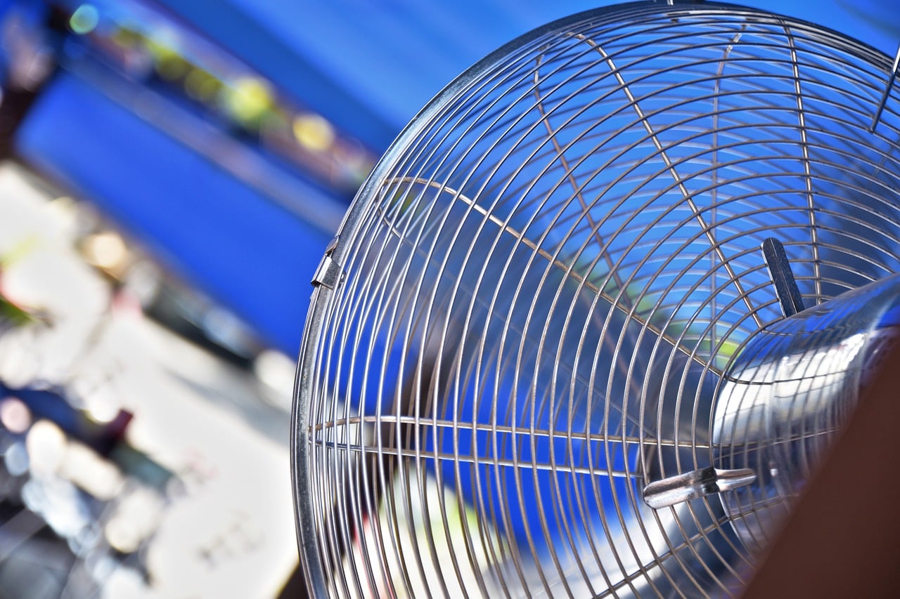 Stijgende elektriciteitskosten dwingen gezinnen tot bewust energiegebruik
